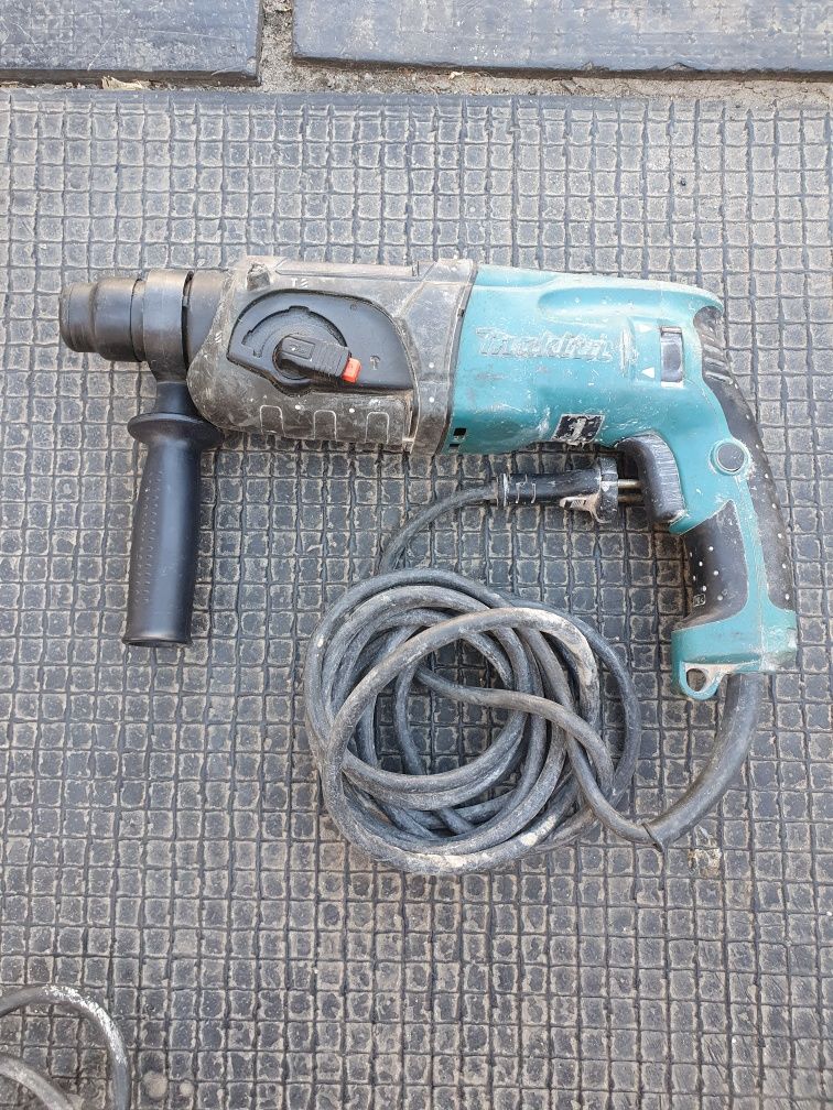 Перфоратор Makita HR 2470