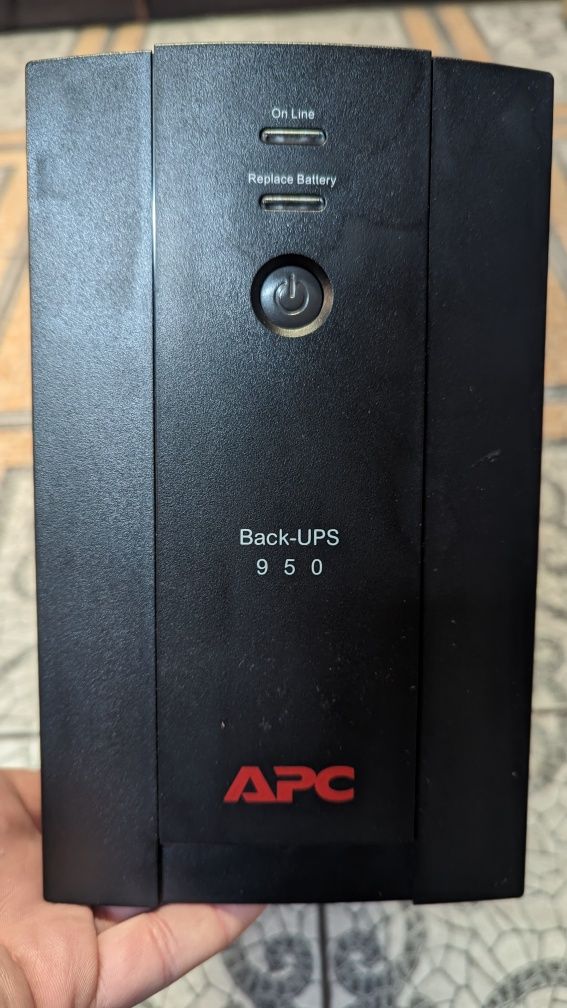 Продам бесперебойник APC Back-UPS950. Новый.