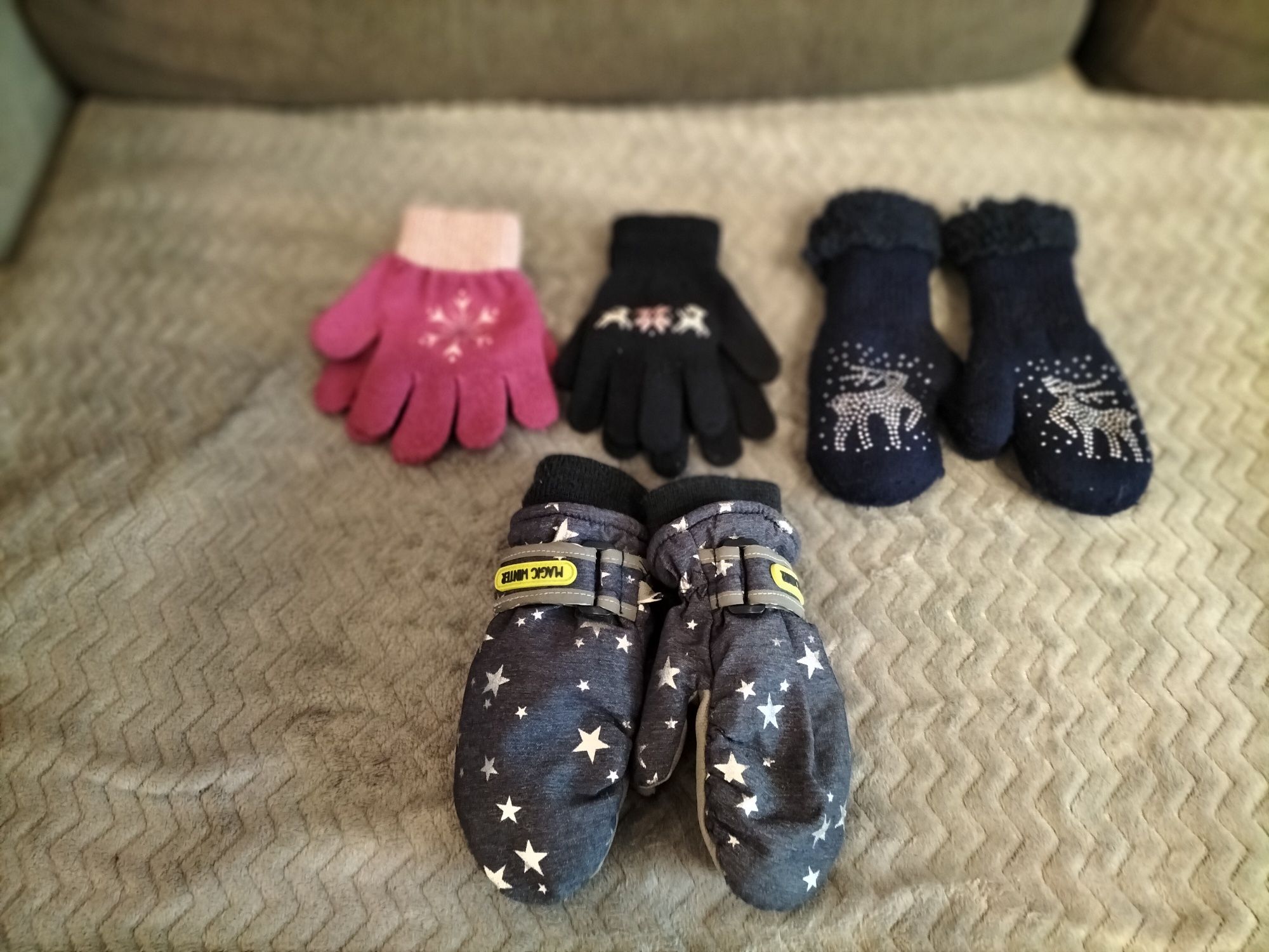 Czapki+komin/rękawiczki zimowe dziewczęce na 4/5 lat.