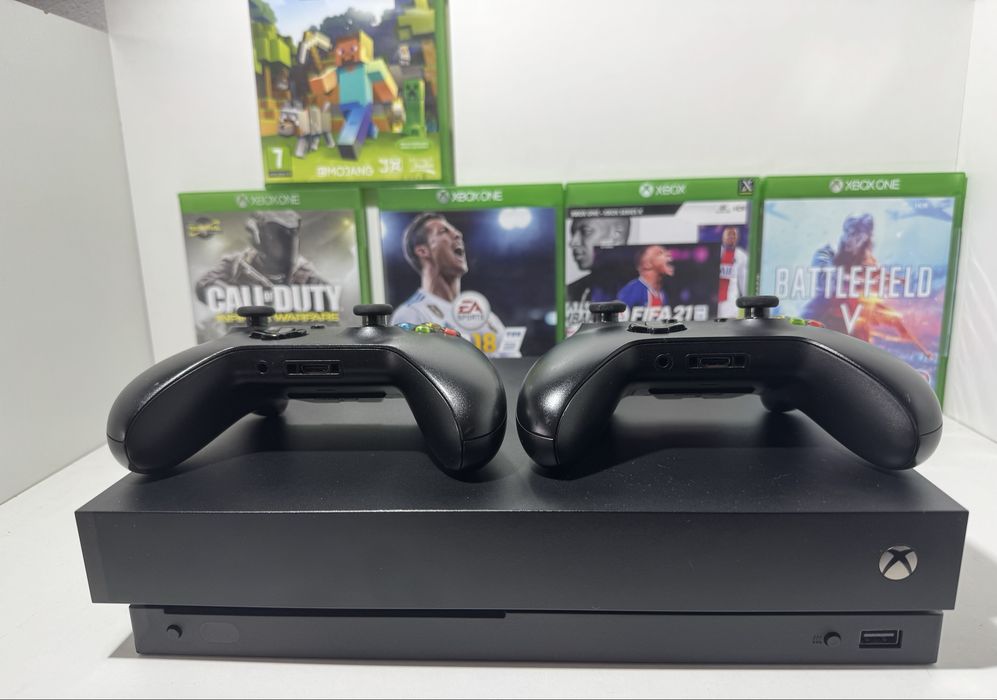 Xbox One X 1TB dwa pady gry ładowarka