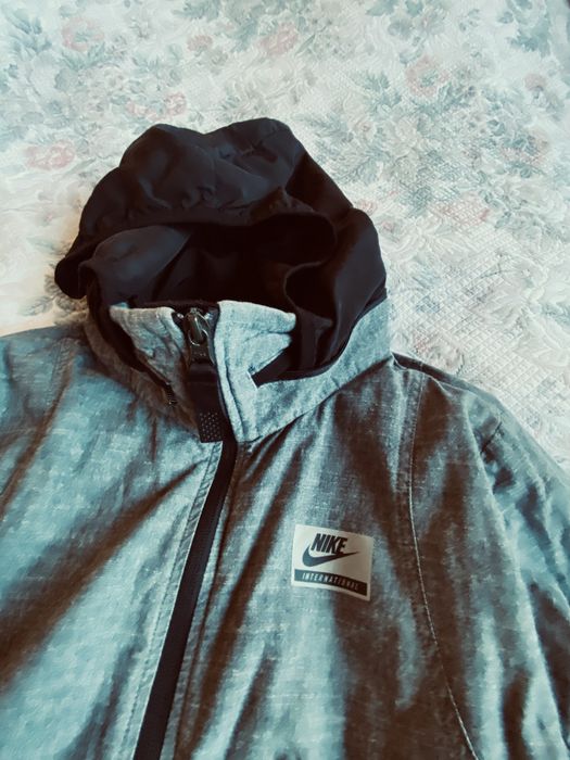 Nike dluga wiatrowka roz L