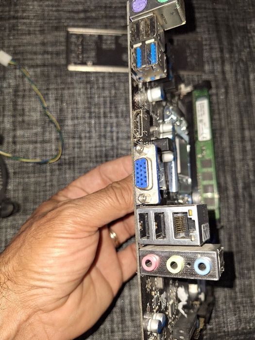 Motherboard MSI H81M-E33 com processador I3 4330 e 8 g de ram