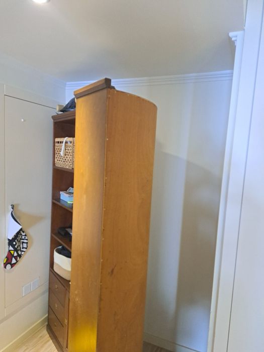 Móvel em Madeira Escura – Lateral Curva – Excelente Estado