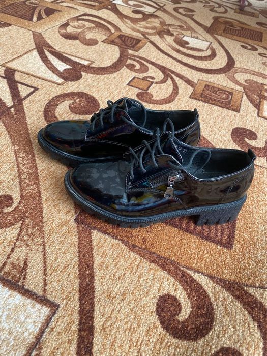 Лофери жіночі лакеровані