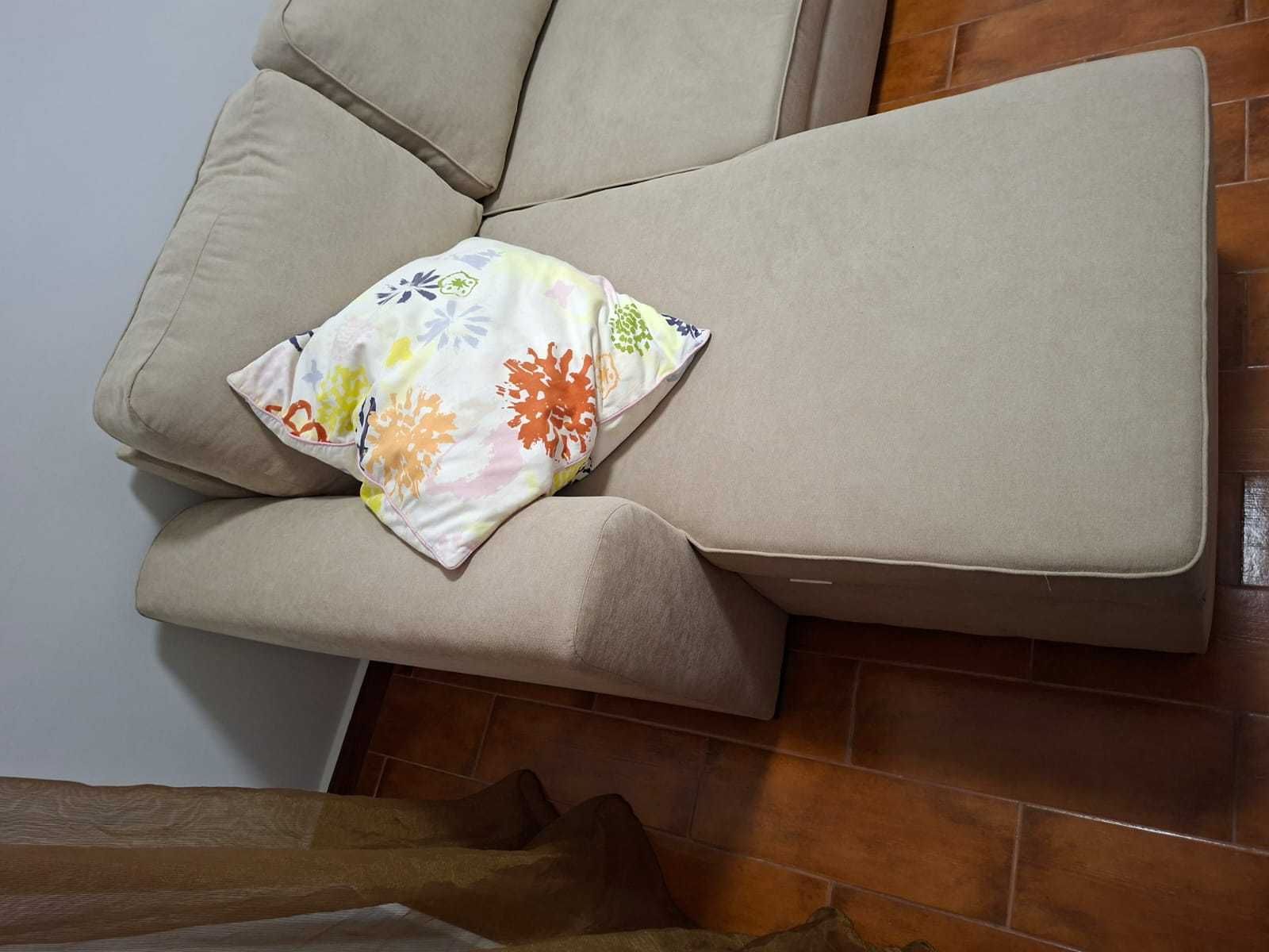 Sofá/cama, praticamente nunca usado. (Novo)