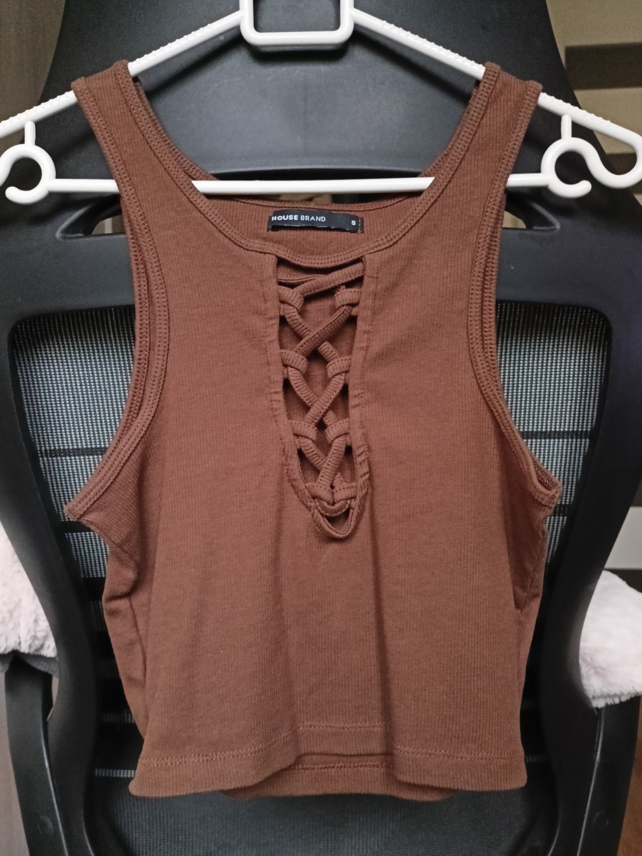 Brązowy crop top