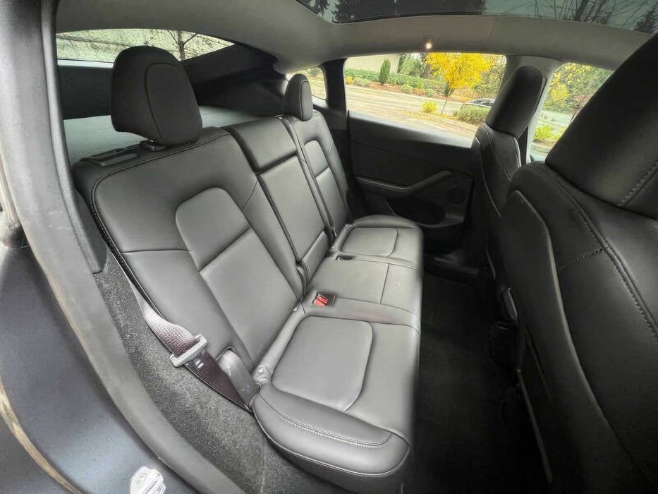 Tesla Model Y      2023