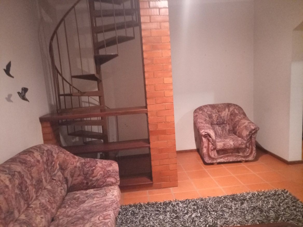 Arrenda se casa com 3 quartos em Arcozelo -Barcelos