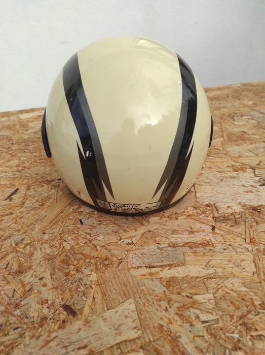 Capacete vintage de criança de brincar