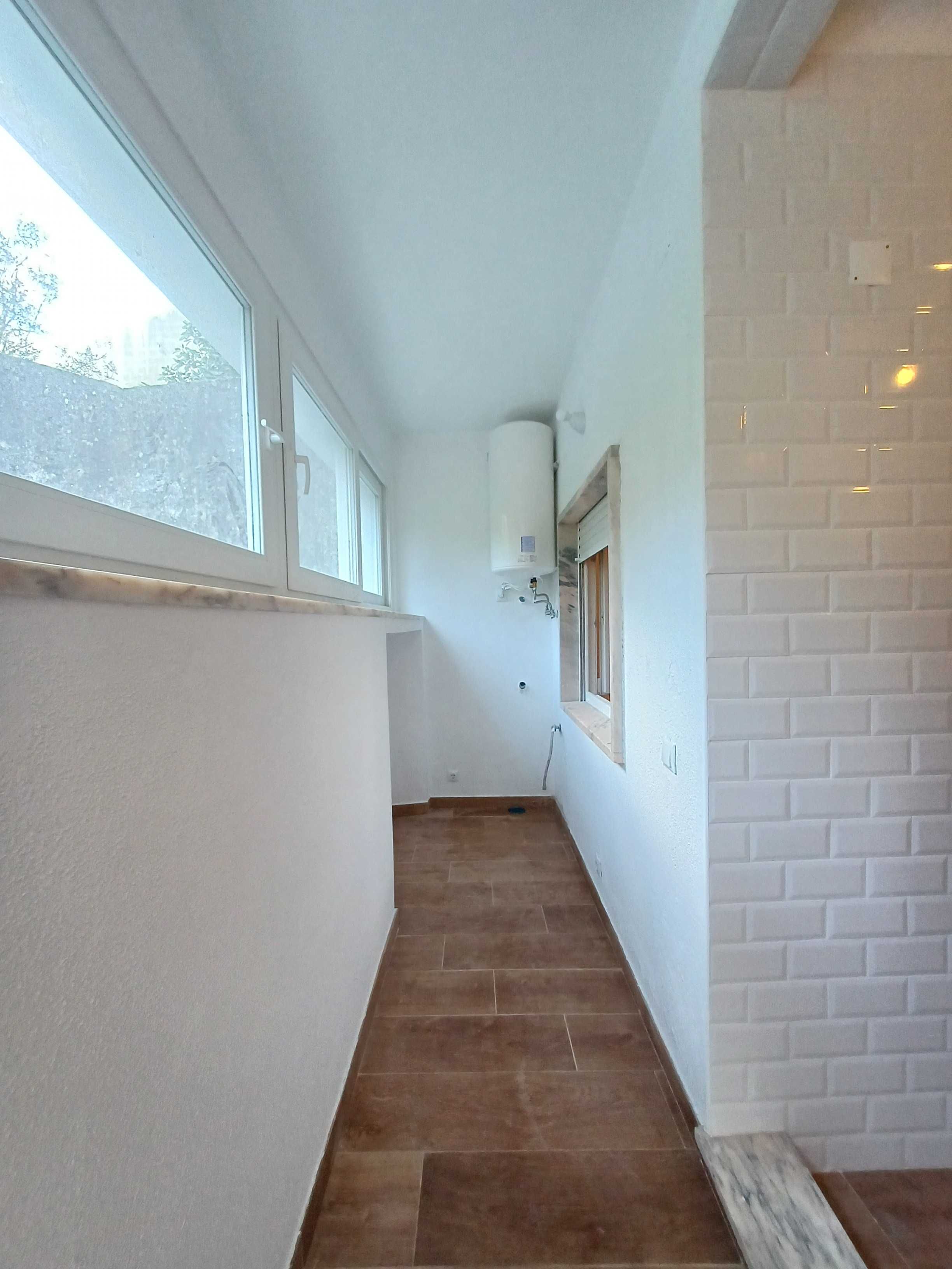 Apartamento T3 renovado para arrendar em Mira de Aire