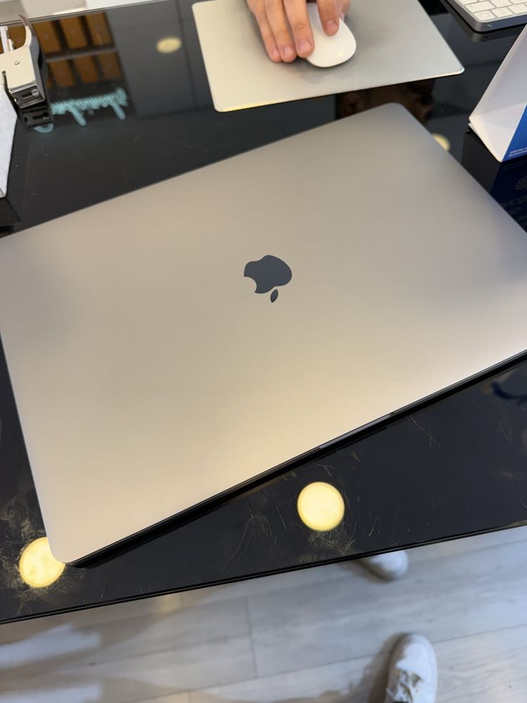 MacBook Pro 16” (2019) – i9, 32GB RAM, 1TB SSD, Radeon Pro 5500M
