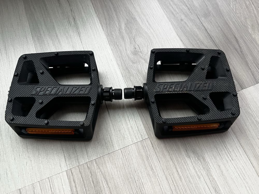 Pedały platformowe Specialized plastikowe