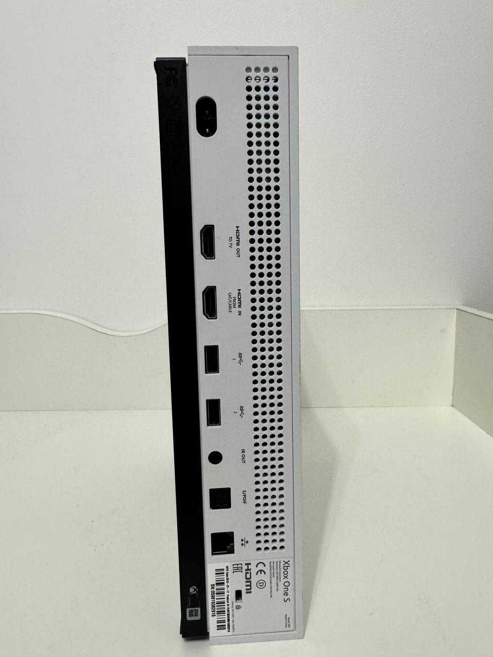 Консолі Xbox One S заблоковані  (на запчастини)