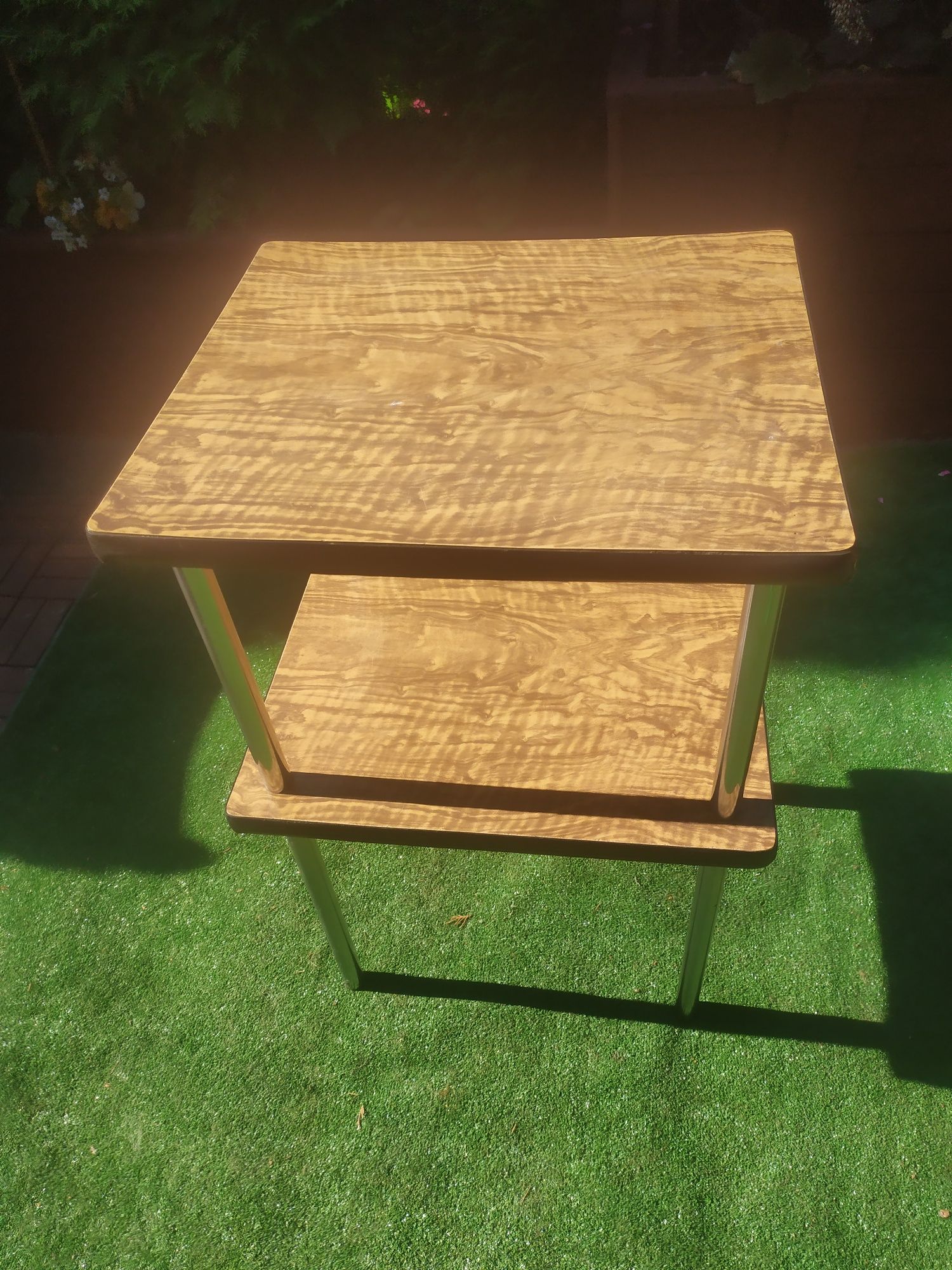 Drewniany stolik pomocnik metalowy PRL 2 półki z Zakładów „Metalowiec”