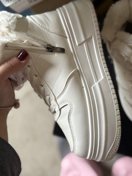 Кросівки зимні жіночі