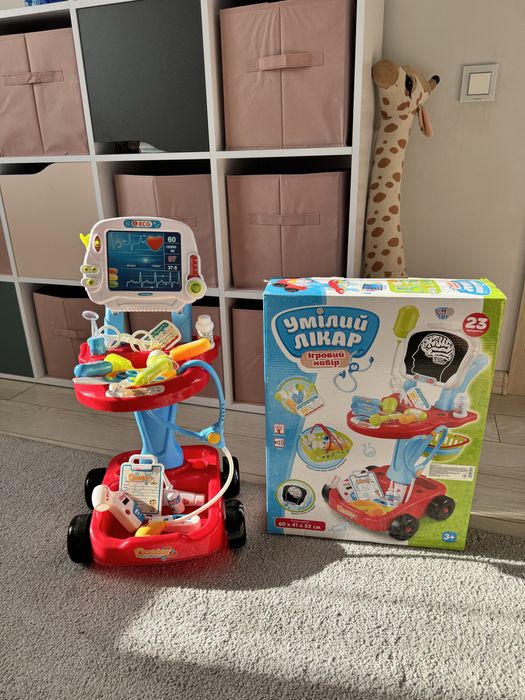 Дитяча лікарня,умілий лікар