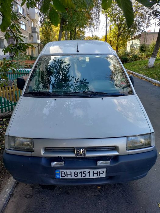 Автомобіль Пежо Експерт