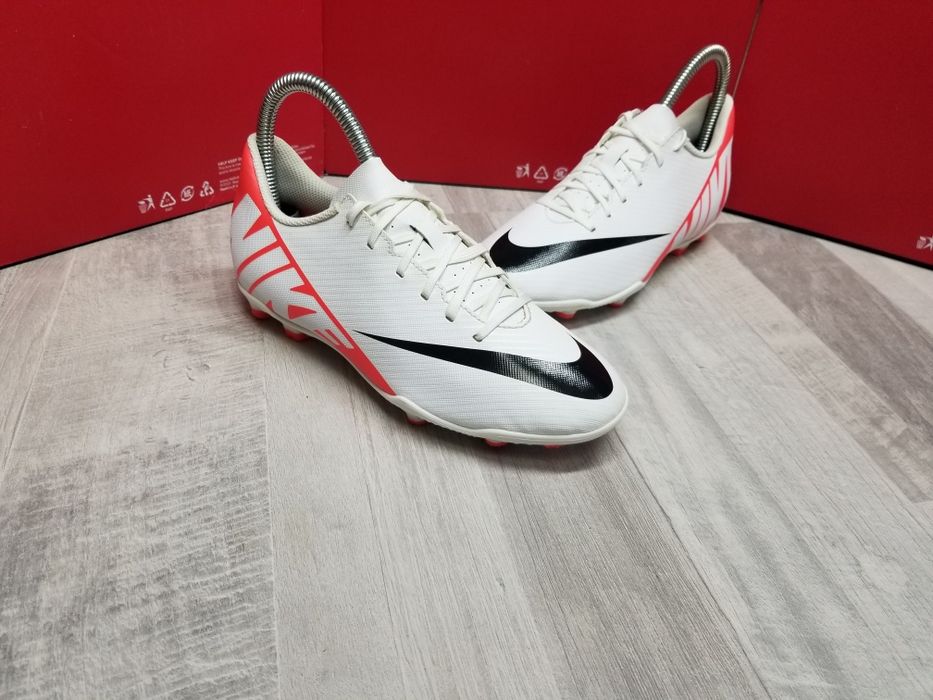 Спортивне взуття.Спортивні носки.Футбольне взуття.Копочки.Футзалки.М'я