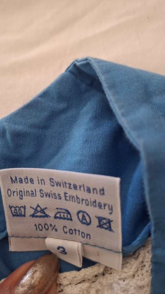 Vestido, bebé para uns 3 ou quatro meses.
