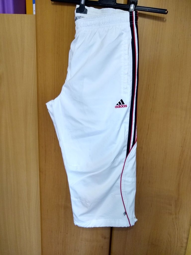 Białe spodenki Adidas