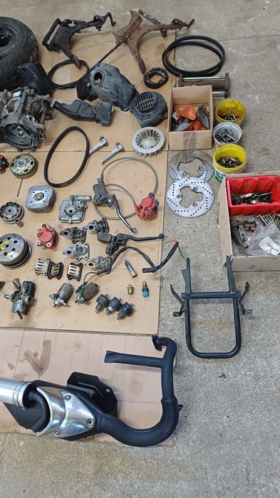 Peugeot speedfight 2 CZĘŚCI silnik wał,gaznik,tłumik,pokrywa,sprzegło