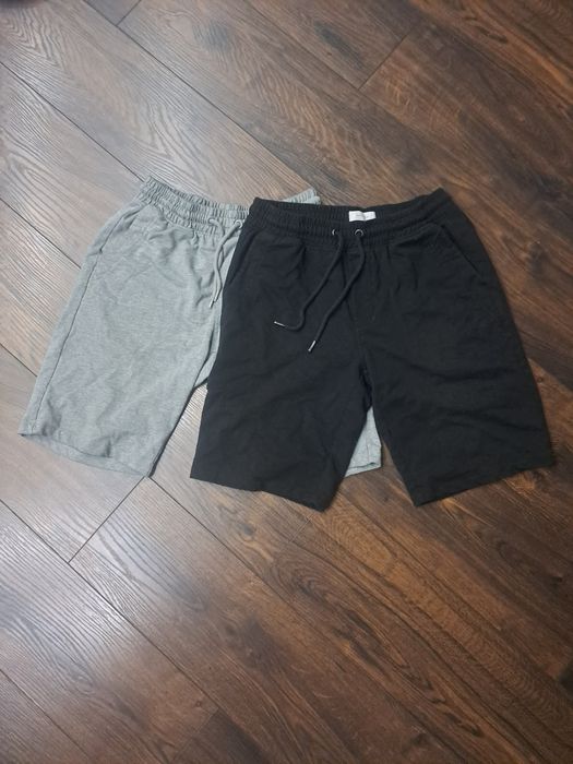 Пара шортів, сірий та чорний колір