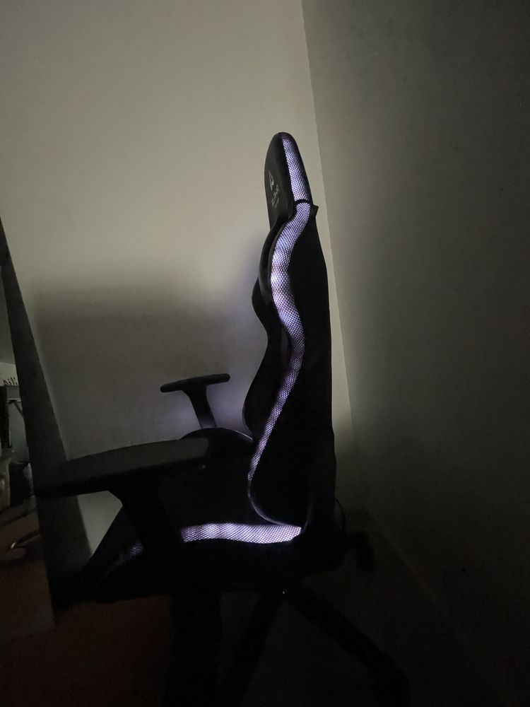 Cadeira Gaming ALPHA GAMER Cygnus RGB (Até 130 kg - Classe 4 - Preto)