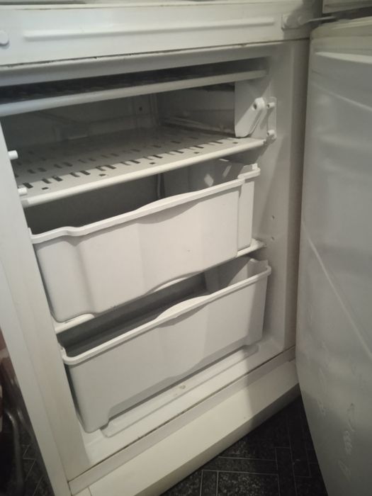 Продам холодильник Indesit
