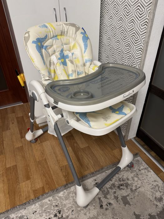 Дитячий складний стільчик для годування на колесах BAMBI