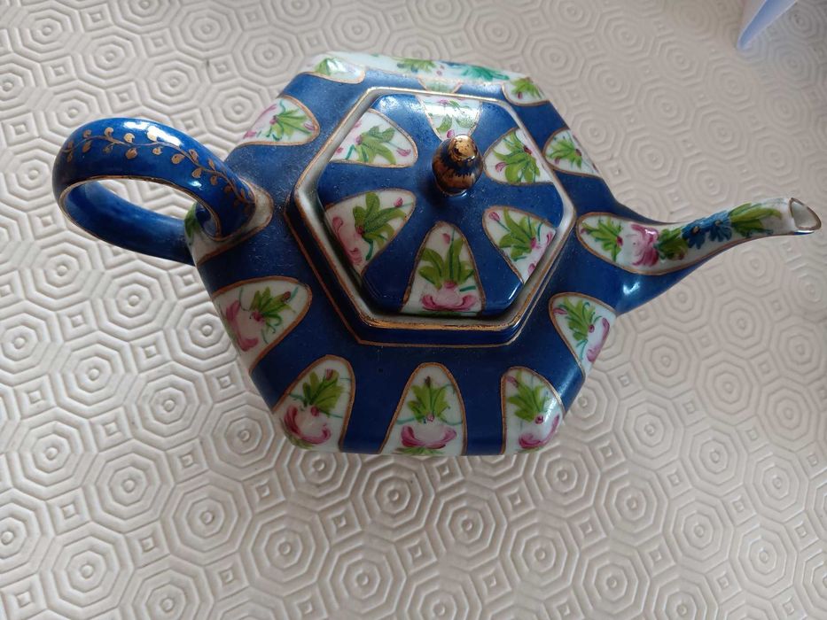 Bule em porcelana domino's