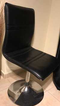 4x Cadeiras rotativas com base metálica e estofos em pele artificial