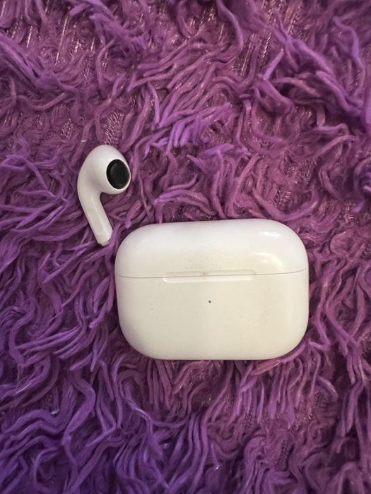 Кейс з навушником Airpods оригінал