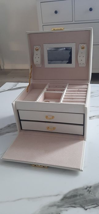 Kuferek na biżuterie , szkatułka , pudełko