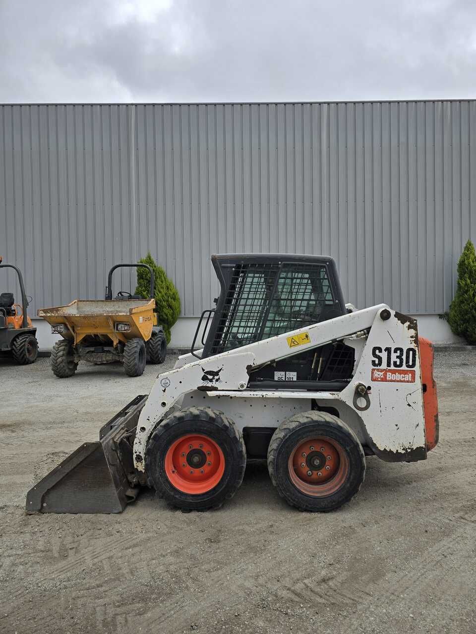 Mini Pá Carregadora Bobcat S130 - Joysticks