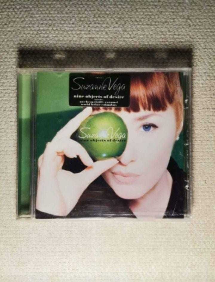 Suzanne Vega
nine objeects of desire                 
Ano 1996