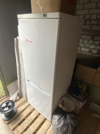 Холодильник Indesit nbs15aa