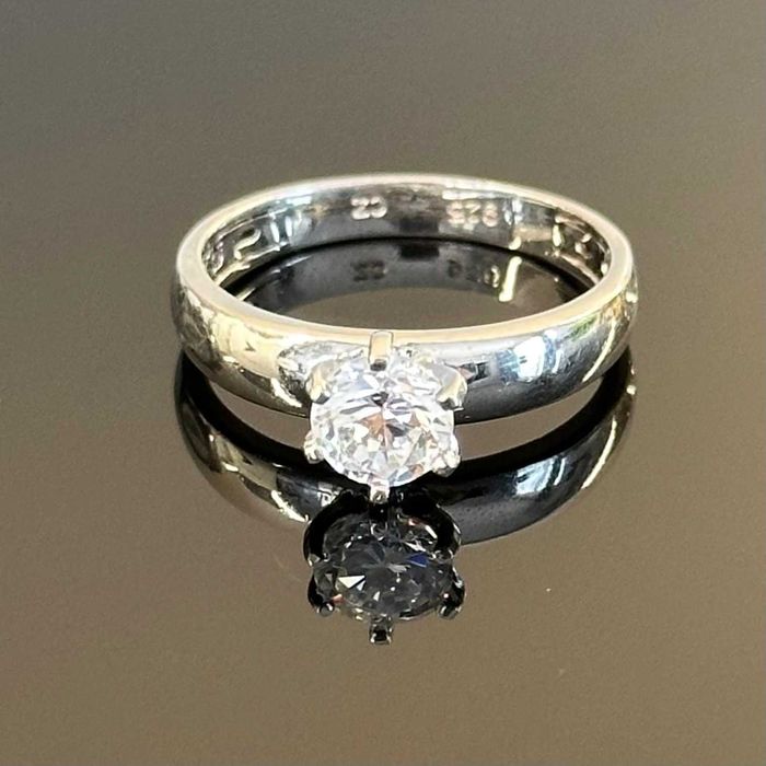 Srebrny klasyczny pierścionek z Cyrkonią - próba 925