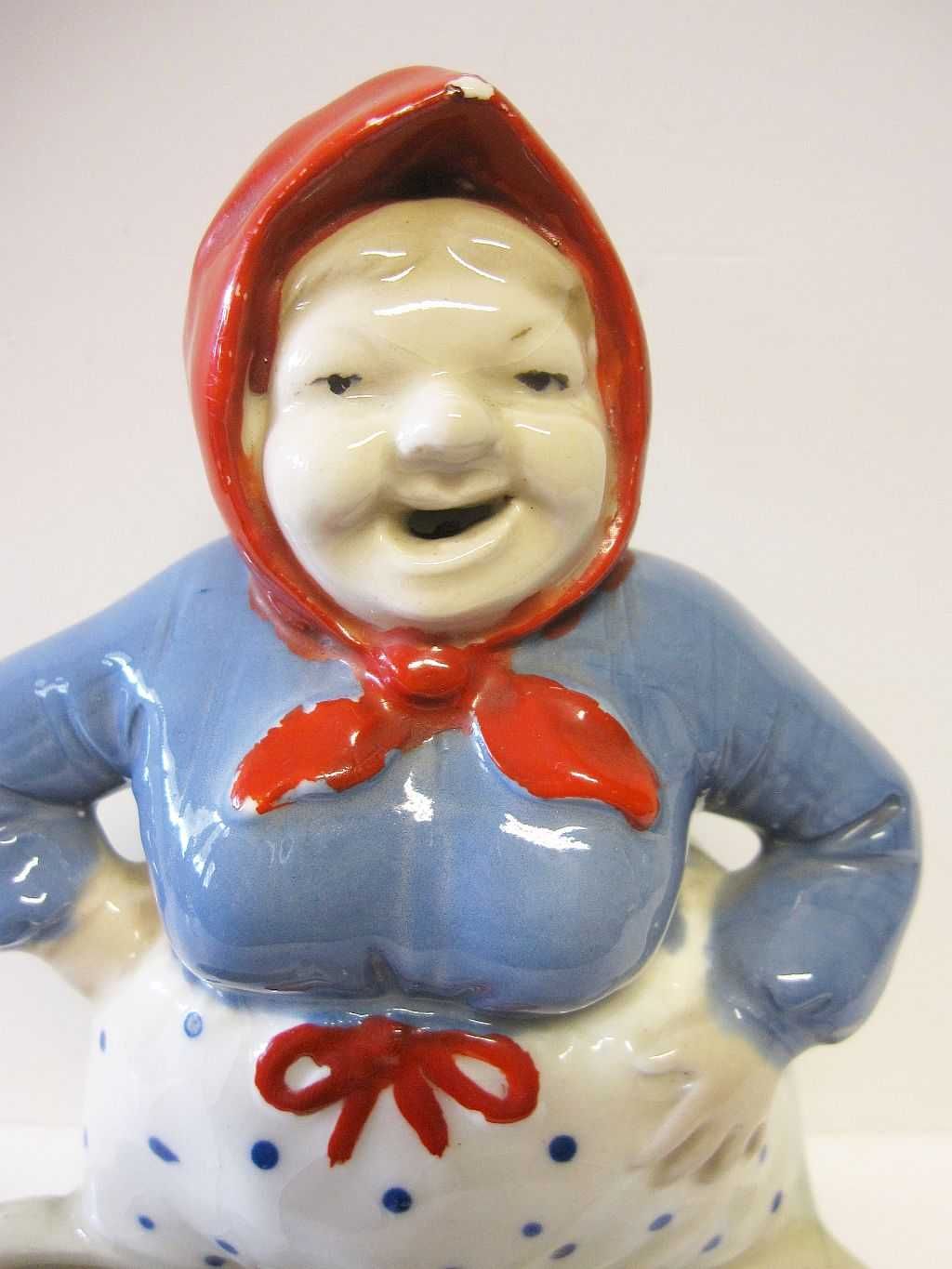 antiga figura mulher do mercado em porcelana europeia - marcada