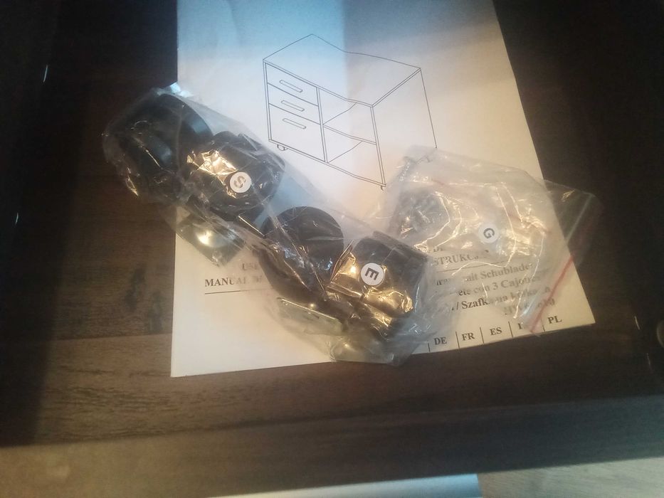 Komoda kontenerek na kółkach do salonu, sypialni lub biura