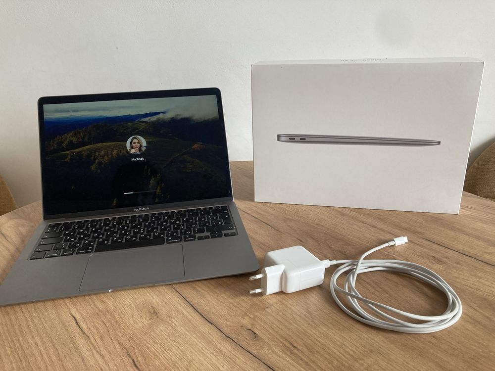 MacBook Air, Retina, 13”, 2020, 1,1 Двоядерний Intel Core i3, 8 Gb