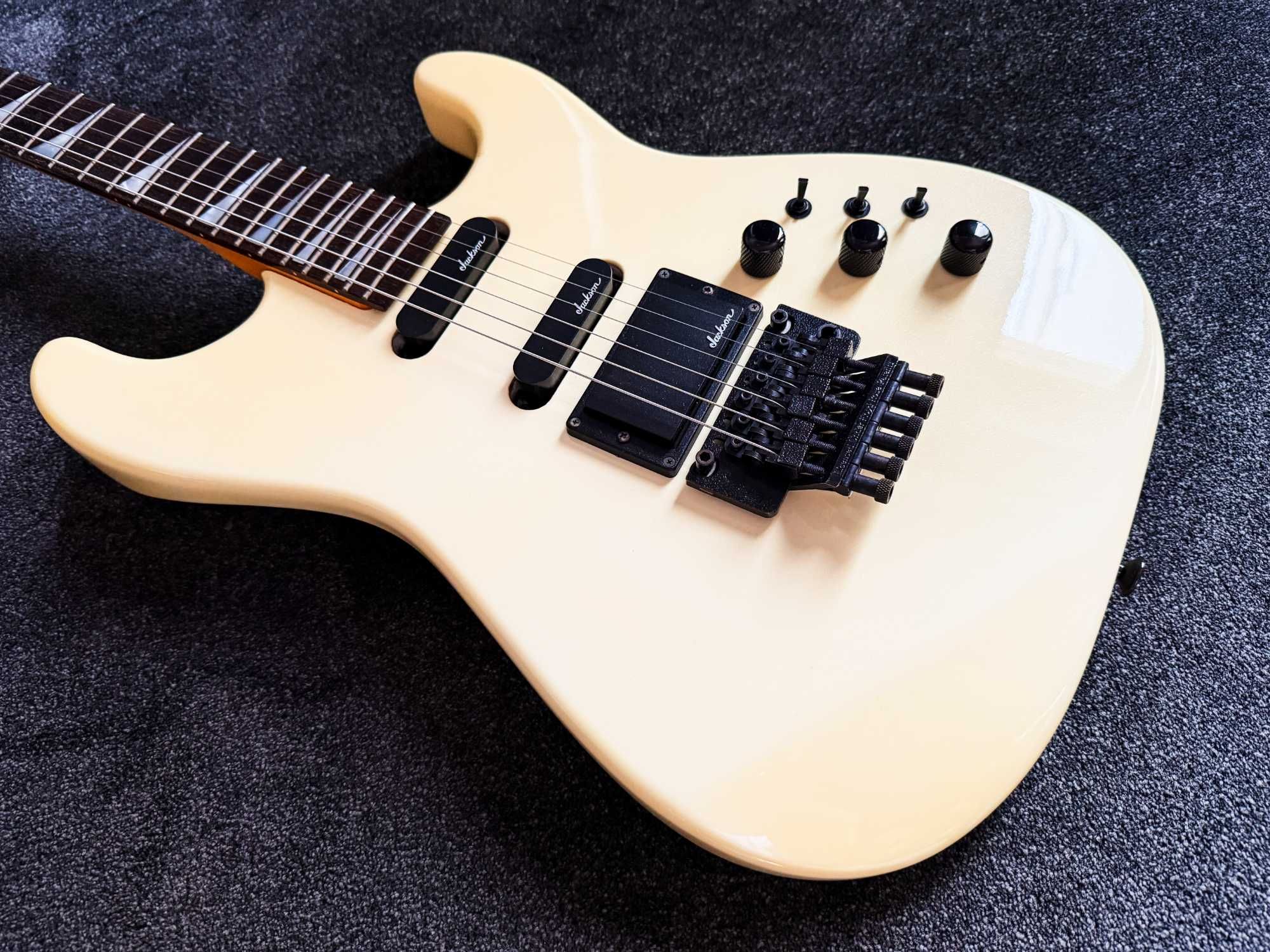 Charvel Model 4 Pearl White + pokrowiec
