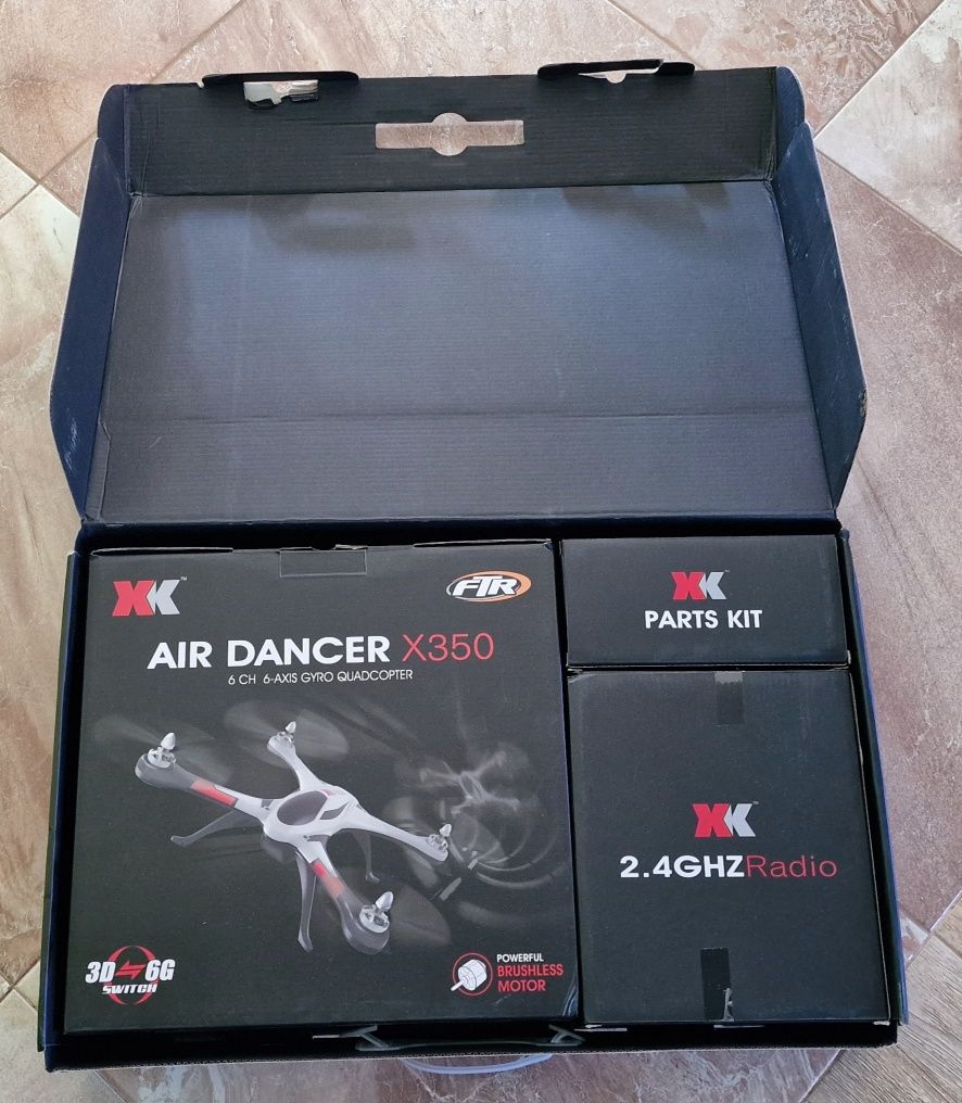 Дрон XK X350 танцующий в небе