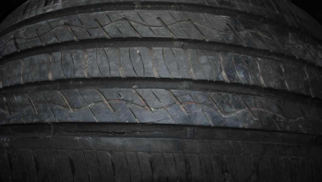 Шини пара Kumho Crugen Premium 245/45 R19 2016р протектори 6 і 7 мм.