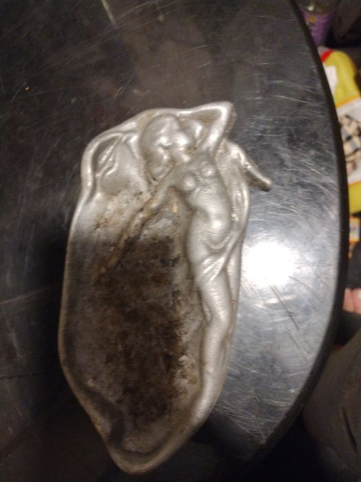 Stara popielniczka z cyny