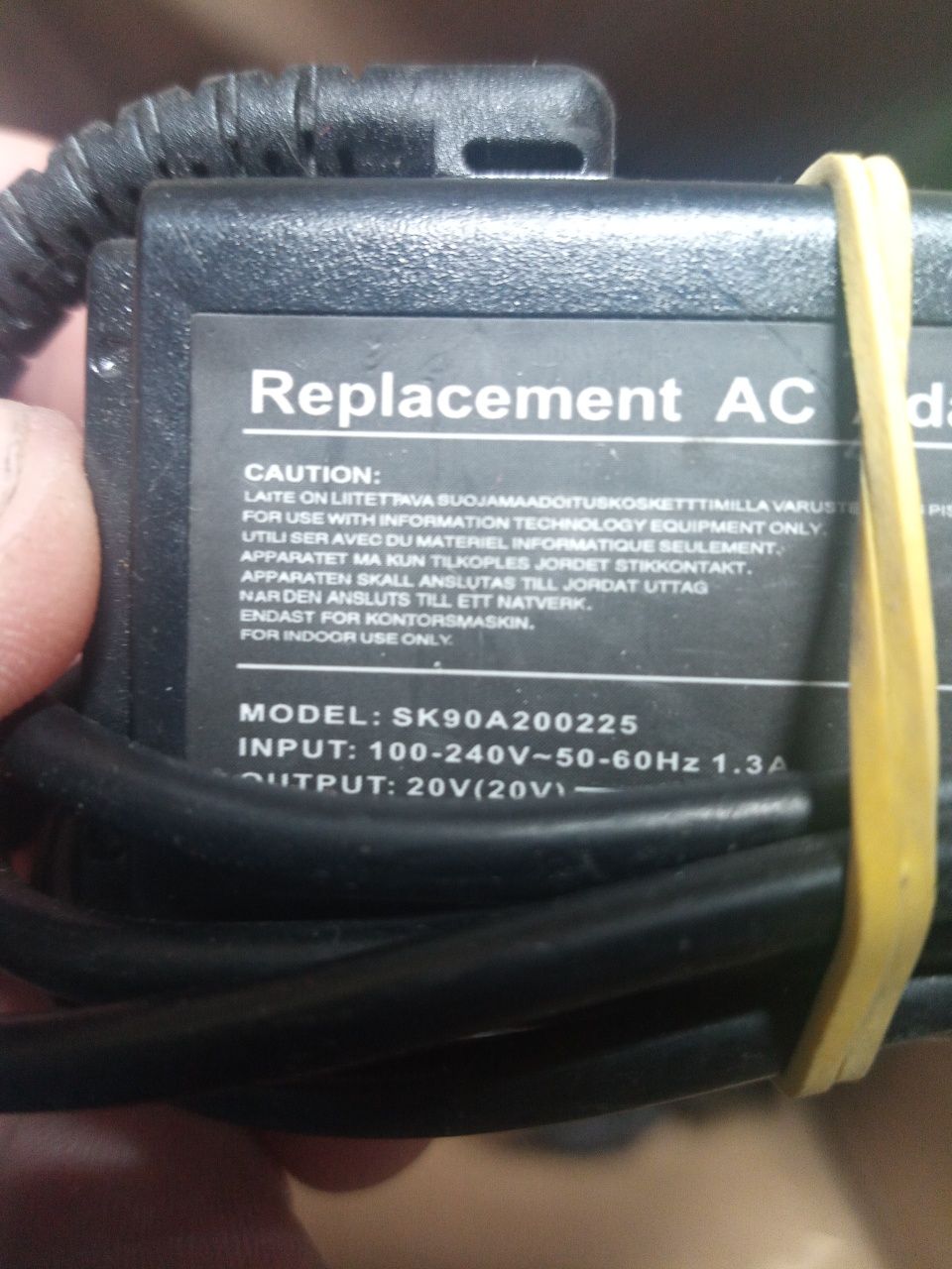 Блок живлення 20V від 1.5 до 15а 20В питания Європа