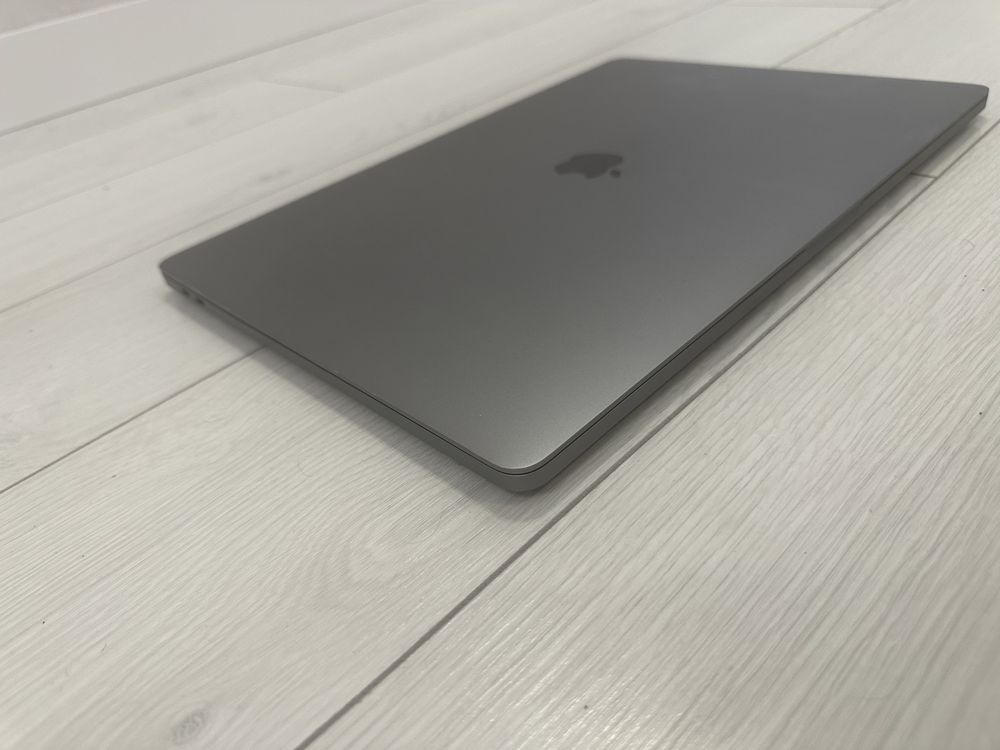 Apple MacBook Pro 16 MVVJ2