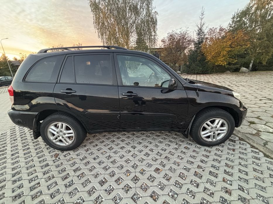 Toyota RAV4 niski udokumentowany przebieg