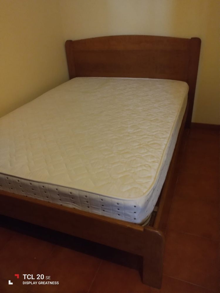 Cama De Casal Com Estrado E Colchão – 450€