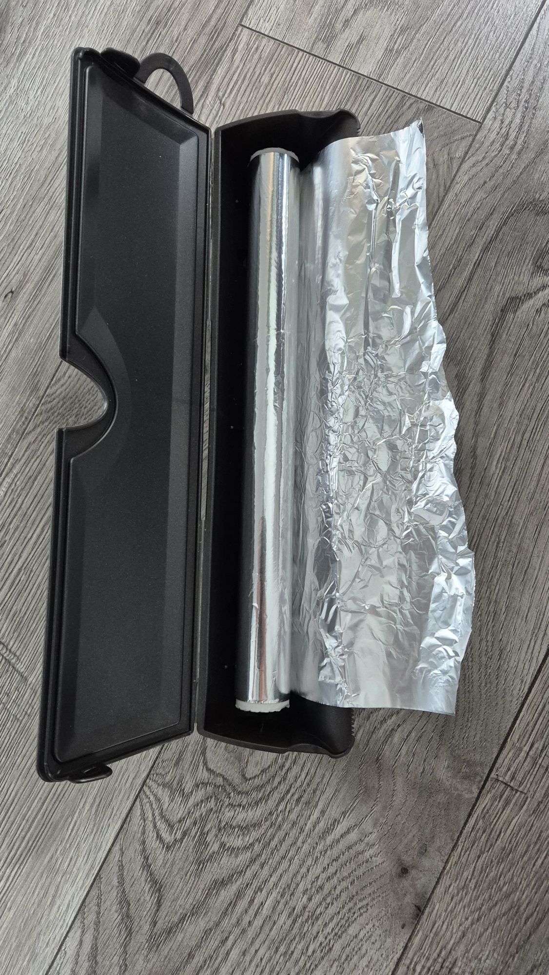 Dyspenser podajnik do folii spożywczej aluminiowej