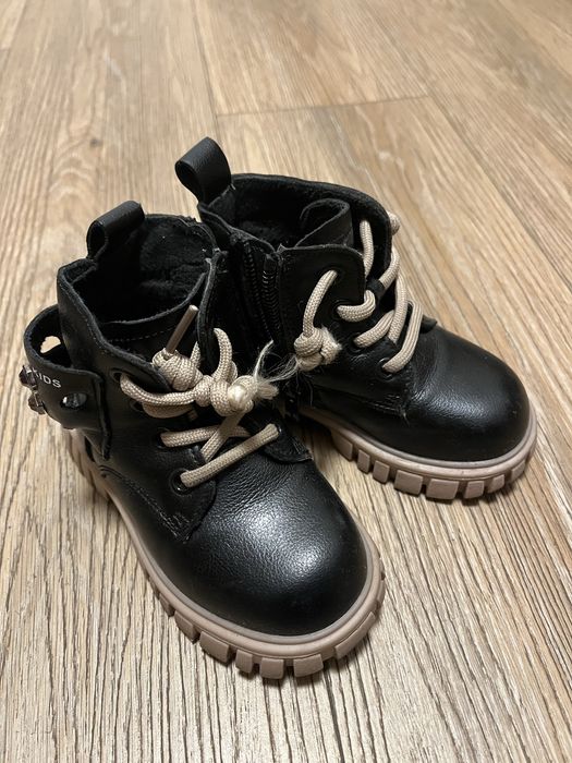 Шкіряні чобітки для дівчинки